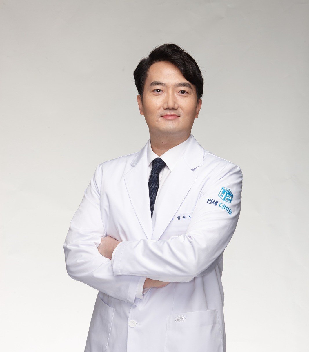 Dr. Seung Bo Shim, MD — Consultant Orthopedic Surgeon, professional portrait